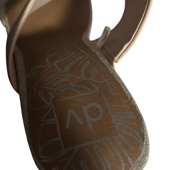 DV Wedge Sandals size 11 - Picture 7 of 8